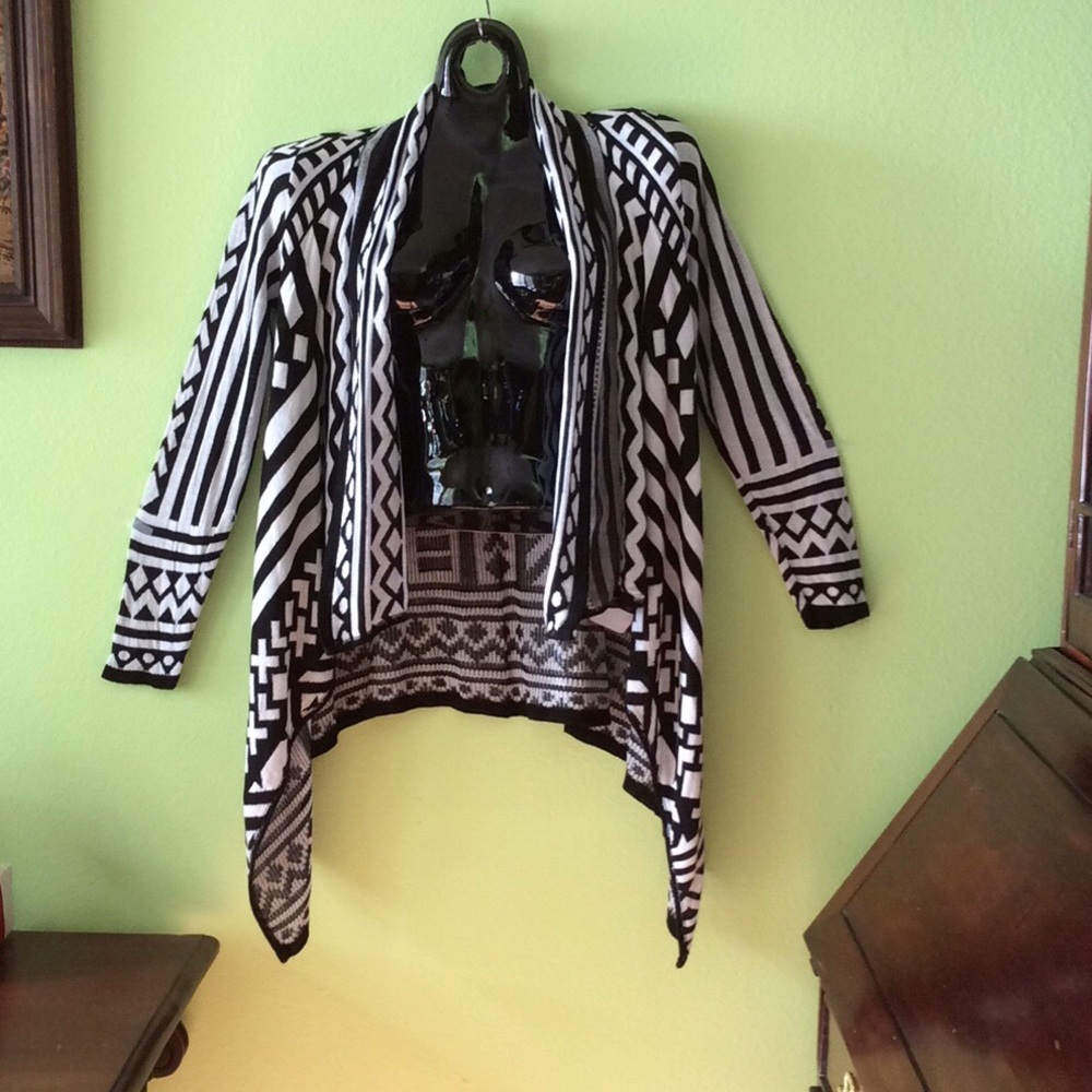 Nwot Aztec Print Shark Bite Style Open Cardigan - image 2